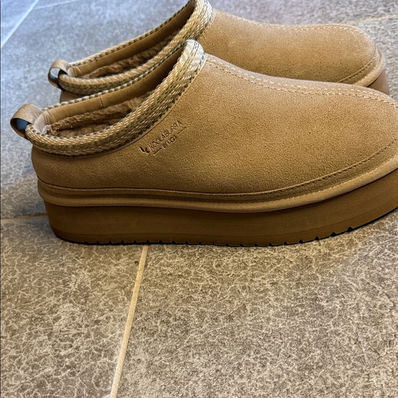 Koolaburra Shoes - Koolaburra Tan Suede Platform Slippers